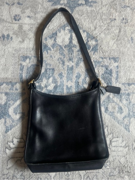 Coach Handbags - Vintage Coach 9073 Black Leather Shoulder Bag Zip Top Hobo Bag